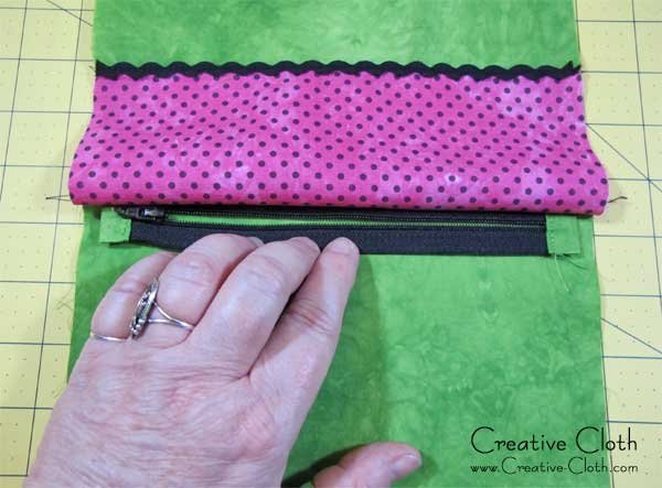 How to Make an Easy Zipper Pouch - Two Ways